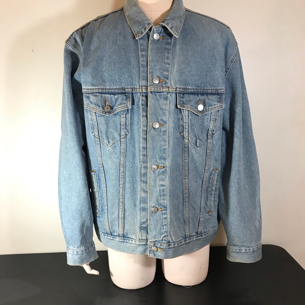 Calvin Klein Men's Light wash Trucker Denim Jacket Never worn like New!